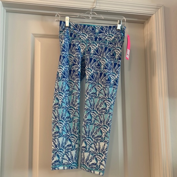 Lilly Pulitzer Luxletic UPF 50+ Weekender Cropped Leggings Whisper Blue - Picture 1 of 4